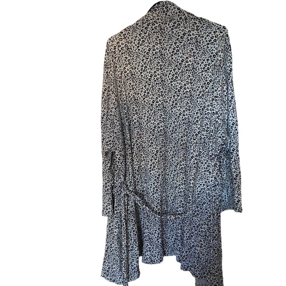 Sleep Sense Woman Leopard Print Robe - Picture 2 of 4